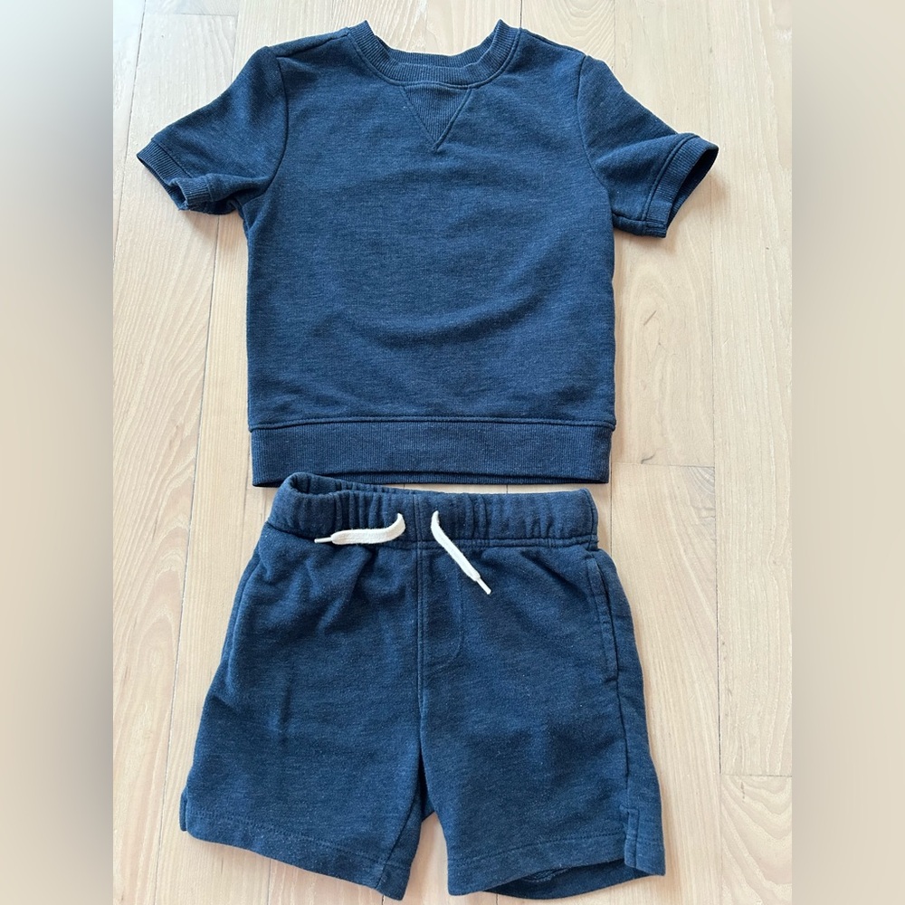 Old Navy shorts sweat shirt set blue size 2T like NEW